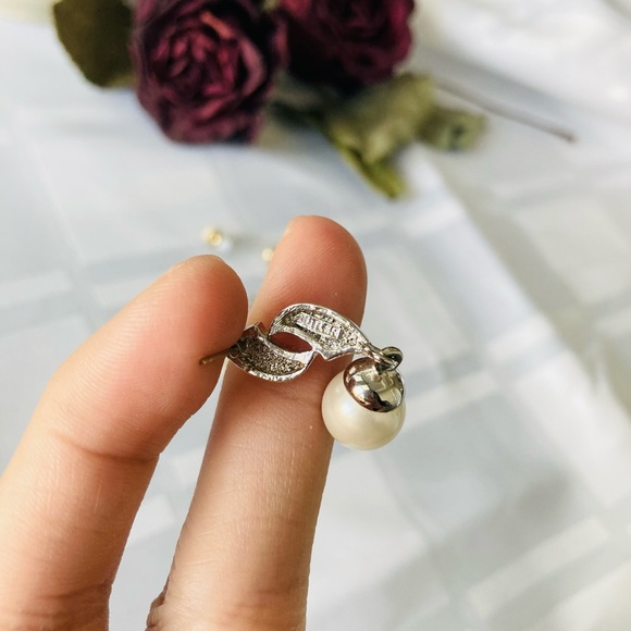 Vintage Butler signed rhinestone paved faux pearl dangle drop earrings - Picture 5 of 9